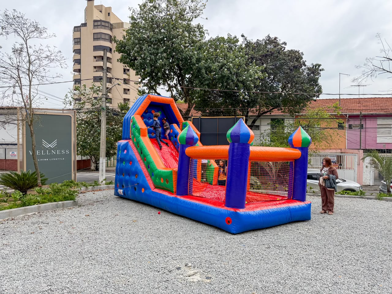 Tobogã inflável colorido para eventos